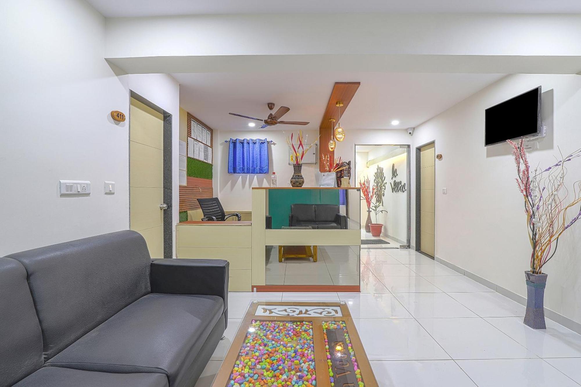 Hotel O La Veera 阿穆达巴 外观 照片